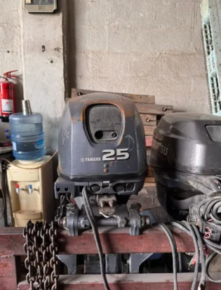 YAMAHA OUTBOAT MARINE ENGINE - 25