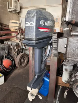 YAMAHA OUTBOAT MARINE ENGINE - 30